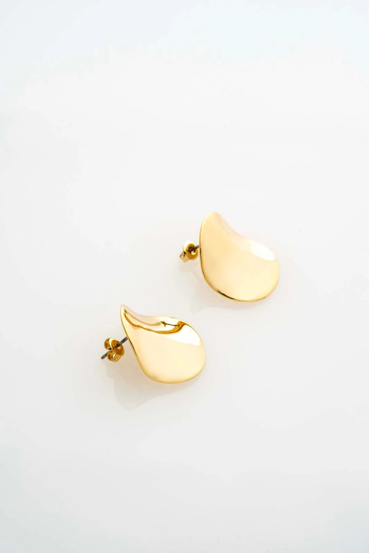 Conya Concave Large Stud Earrings Gold - Image 3