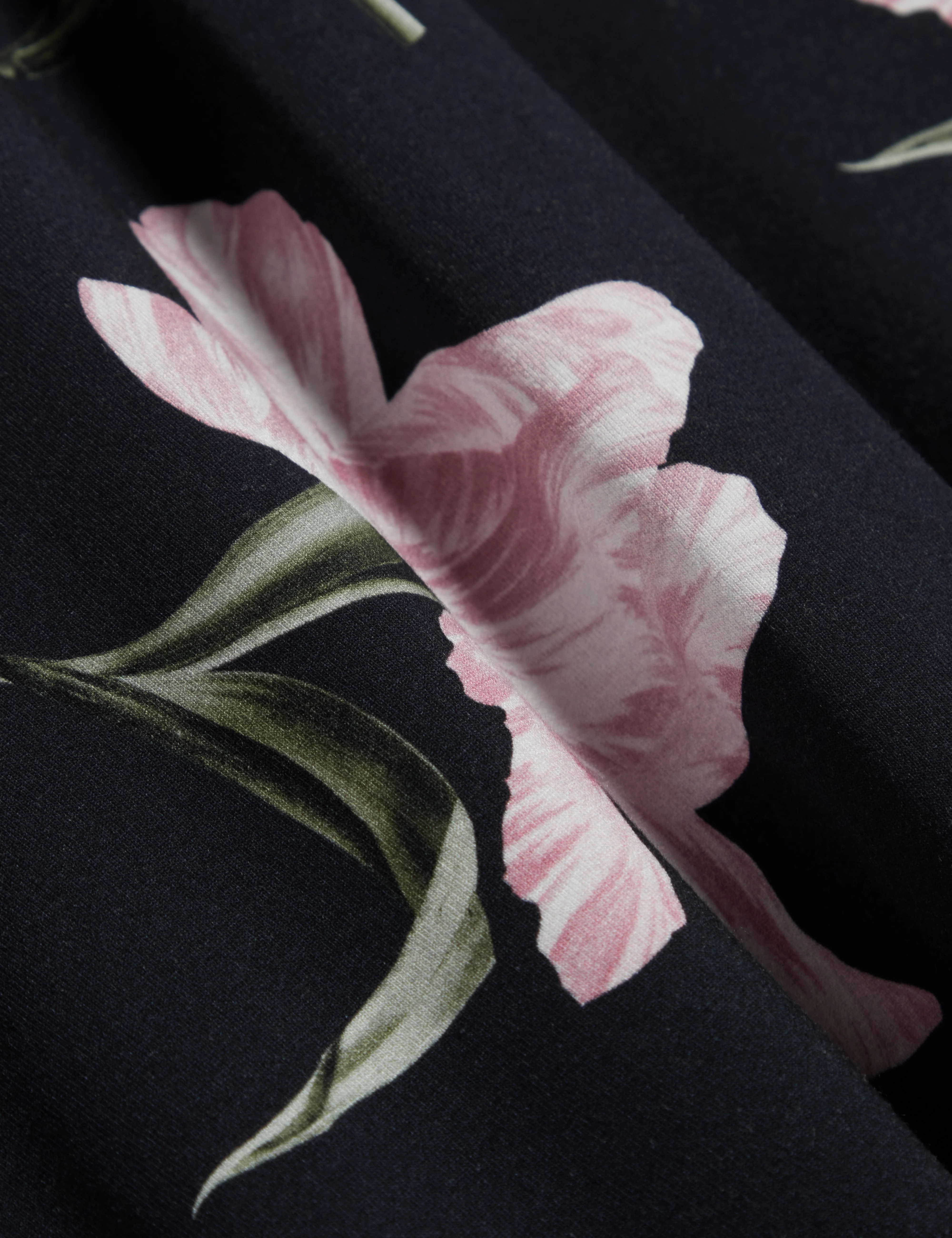 Vaiiley Printed V Neck Fitted Tee Navy - Image 2