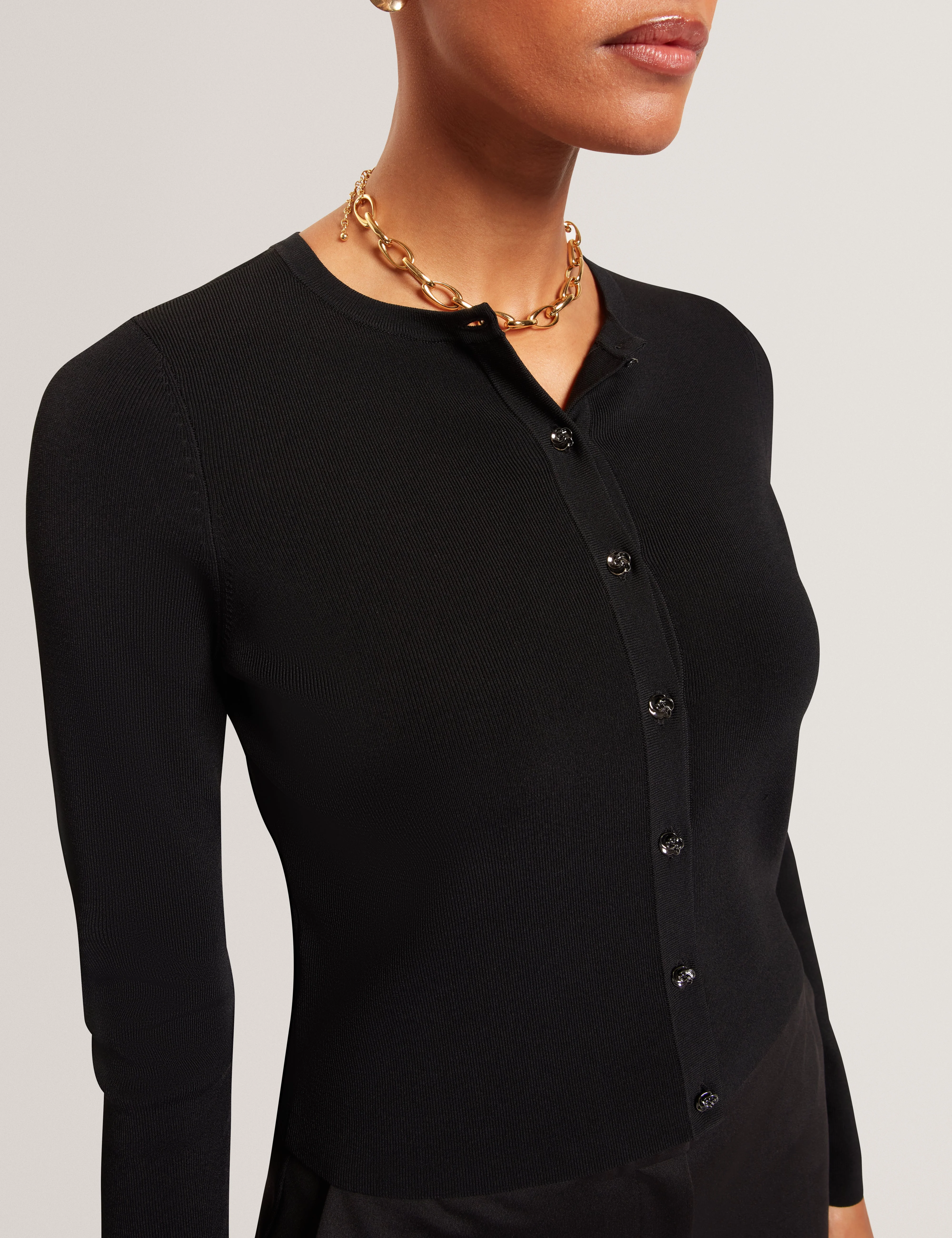 Vedla Cropped Crew Neck Cardigan Black - Image 4