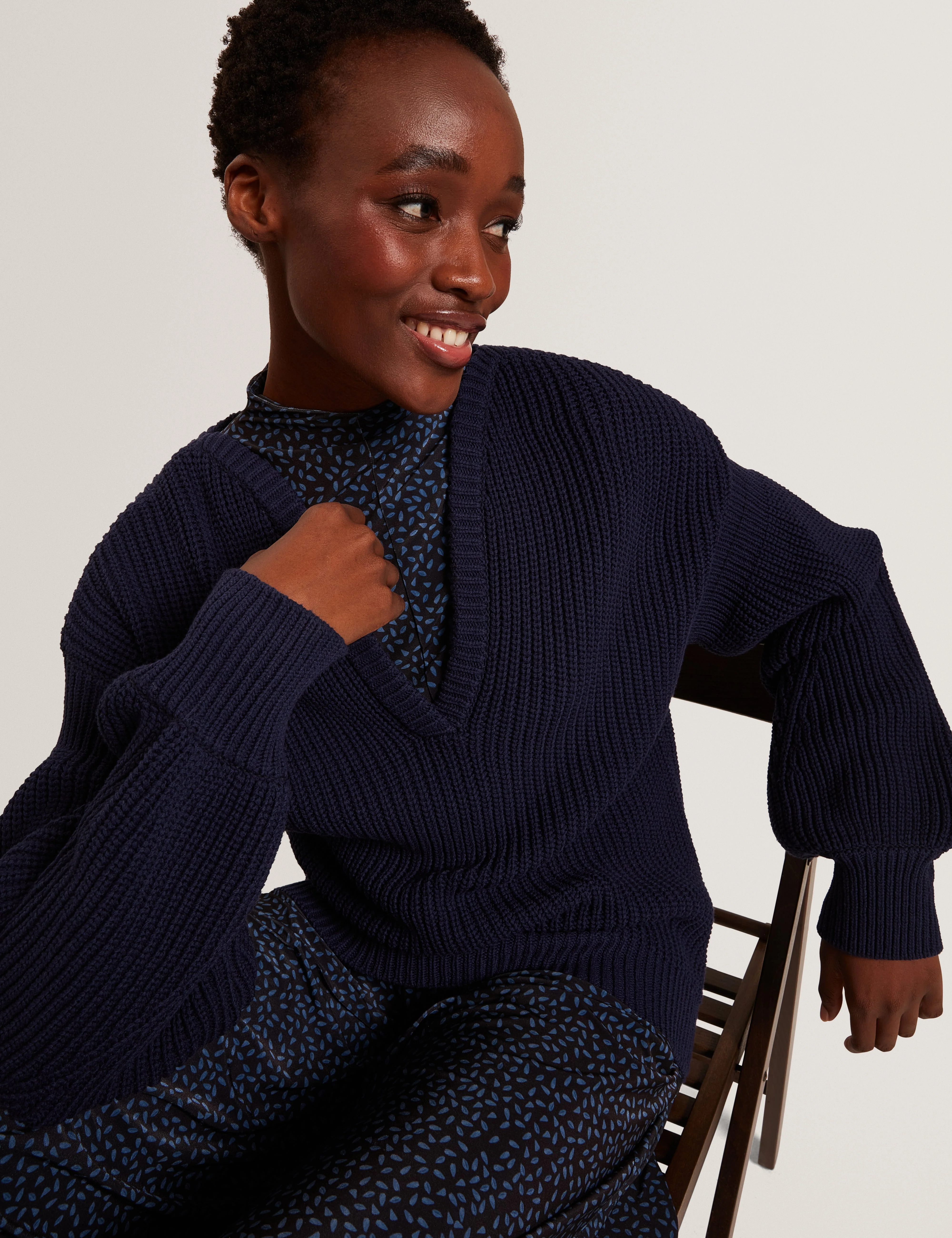 Velmee Cotton Blend V Neck Sweater Navy - Image 2