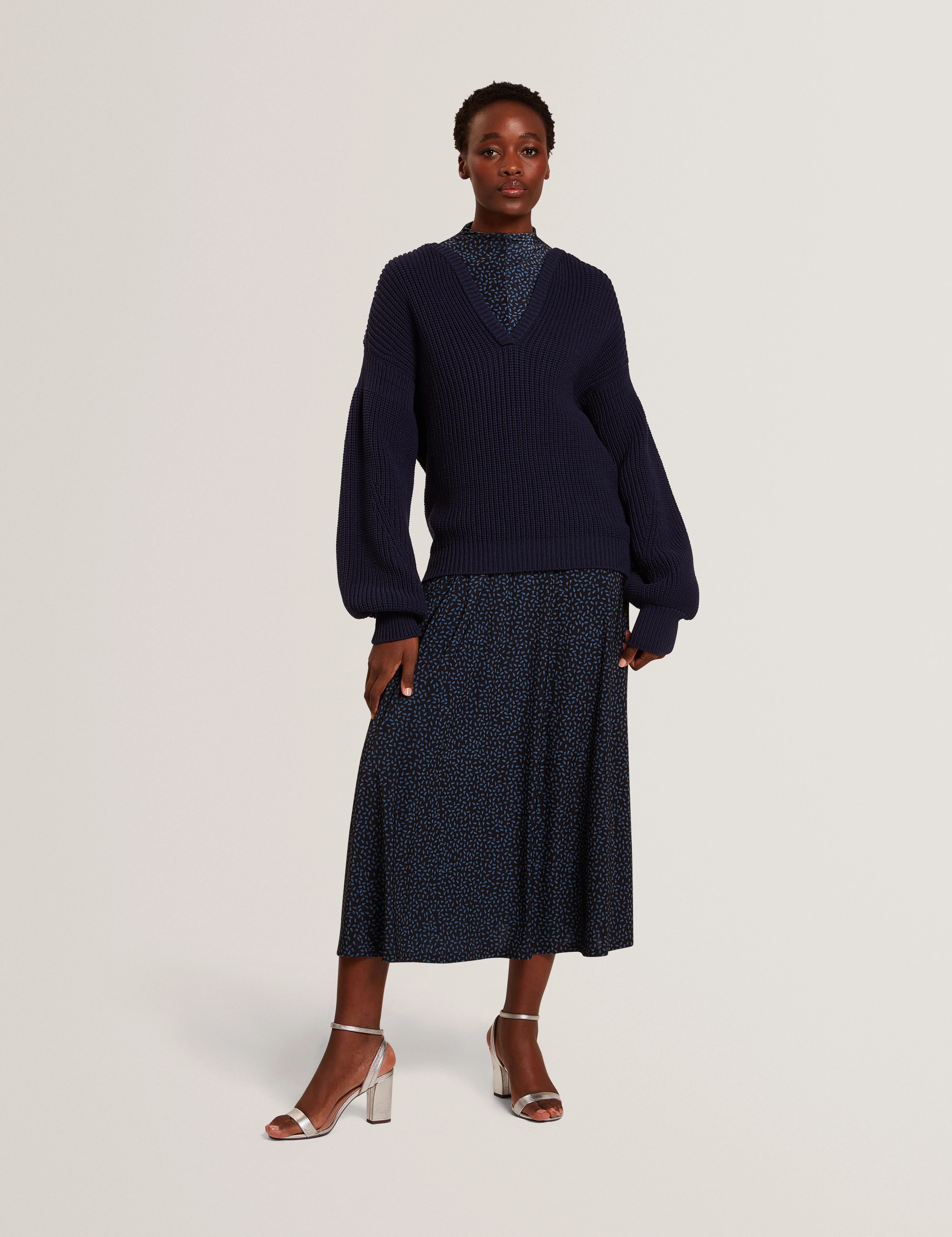 Velmee Cotton Blend V Neck Sweater Navy - Image 5