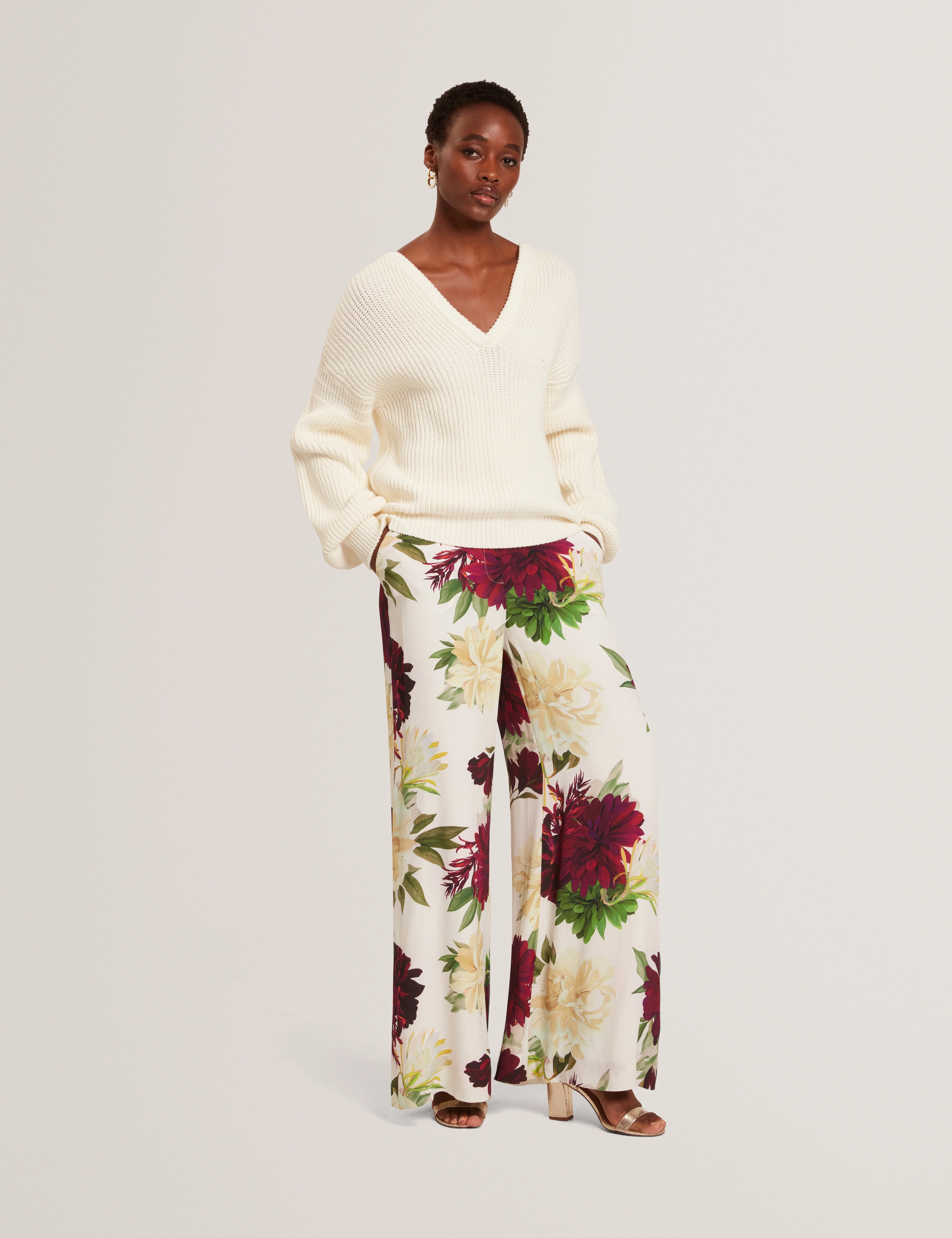 Velmee Cotton Blend V Neck Sweater White - Image 4
