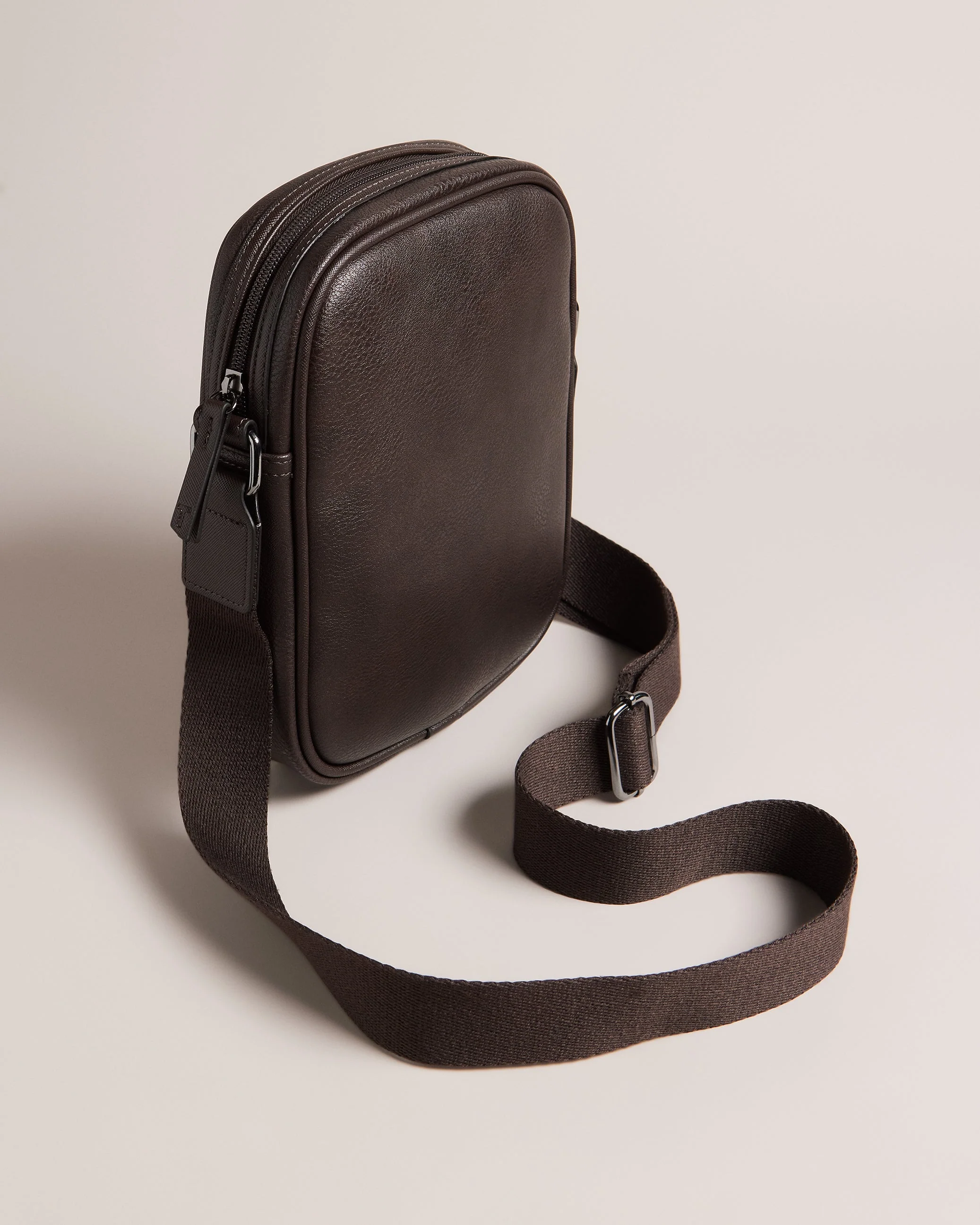 Waydon House Check Pu Flight Bag Brn-Choc - Image 3