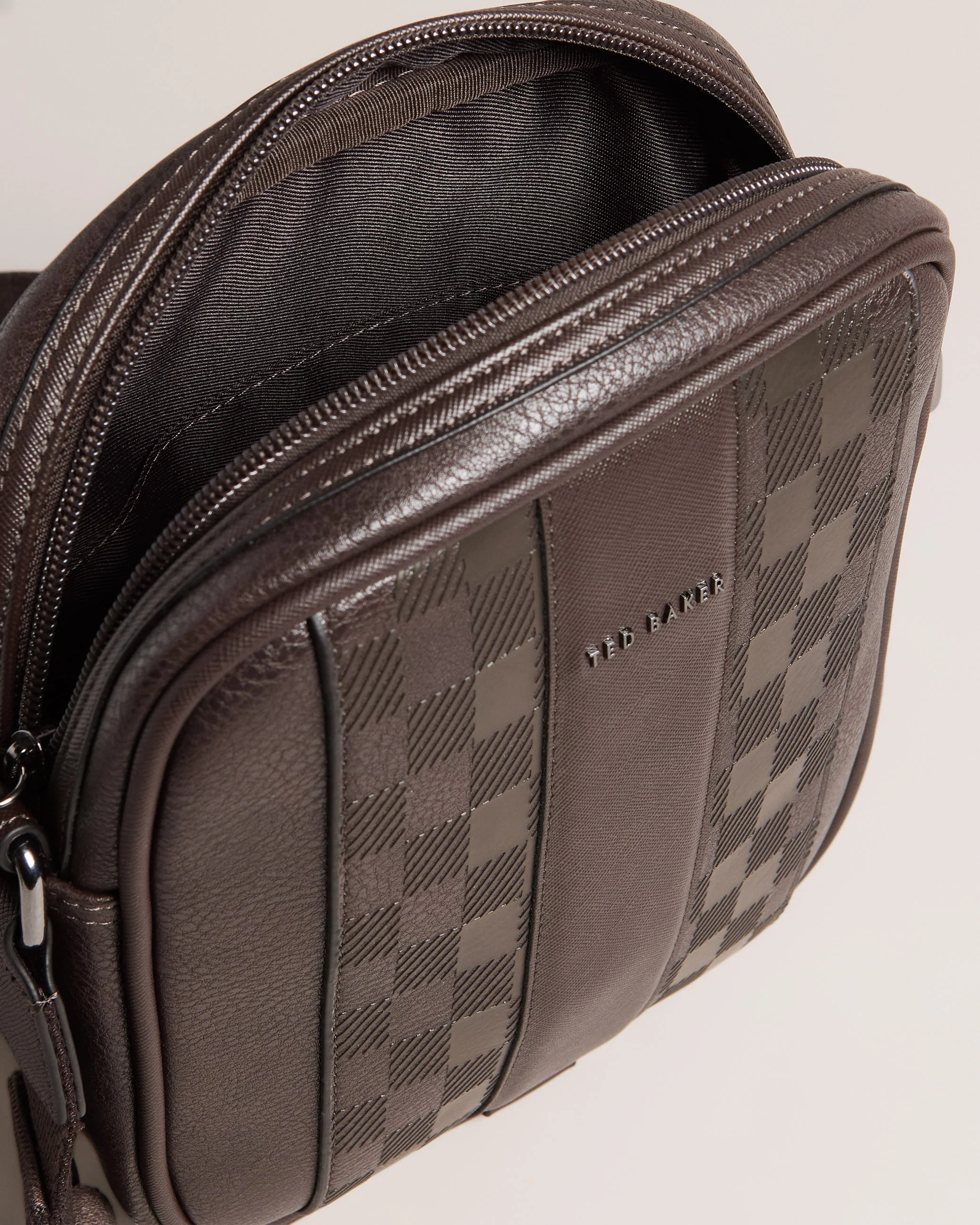 Waydon House Check Pu Flight Bag Brn-Choc - Image 4