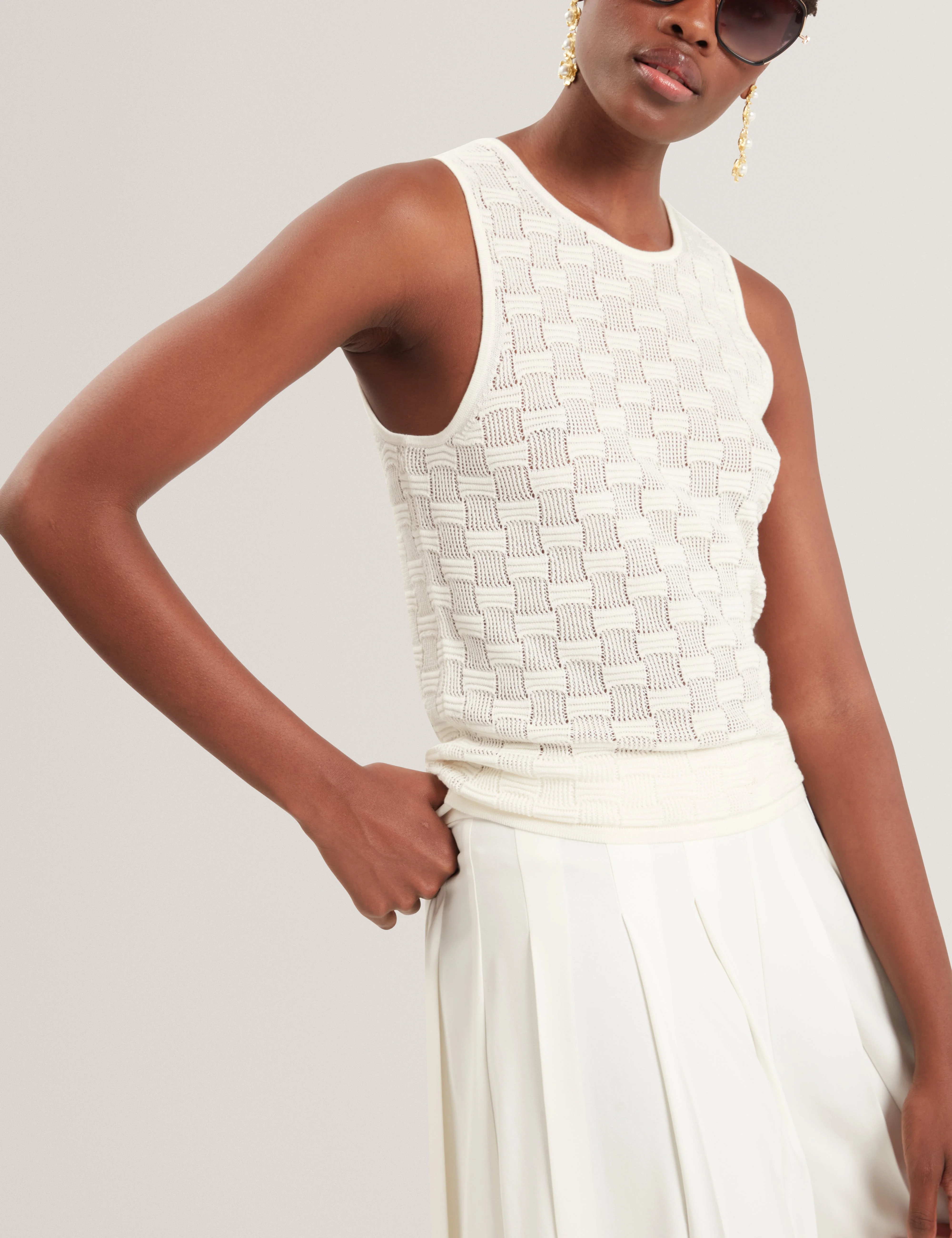 Yuna Touch Of Silk Knitted Sleeveless Top White - Image 4